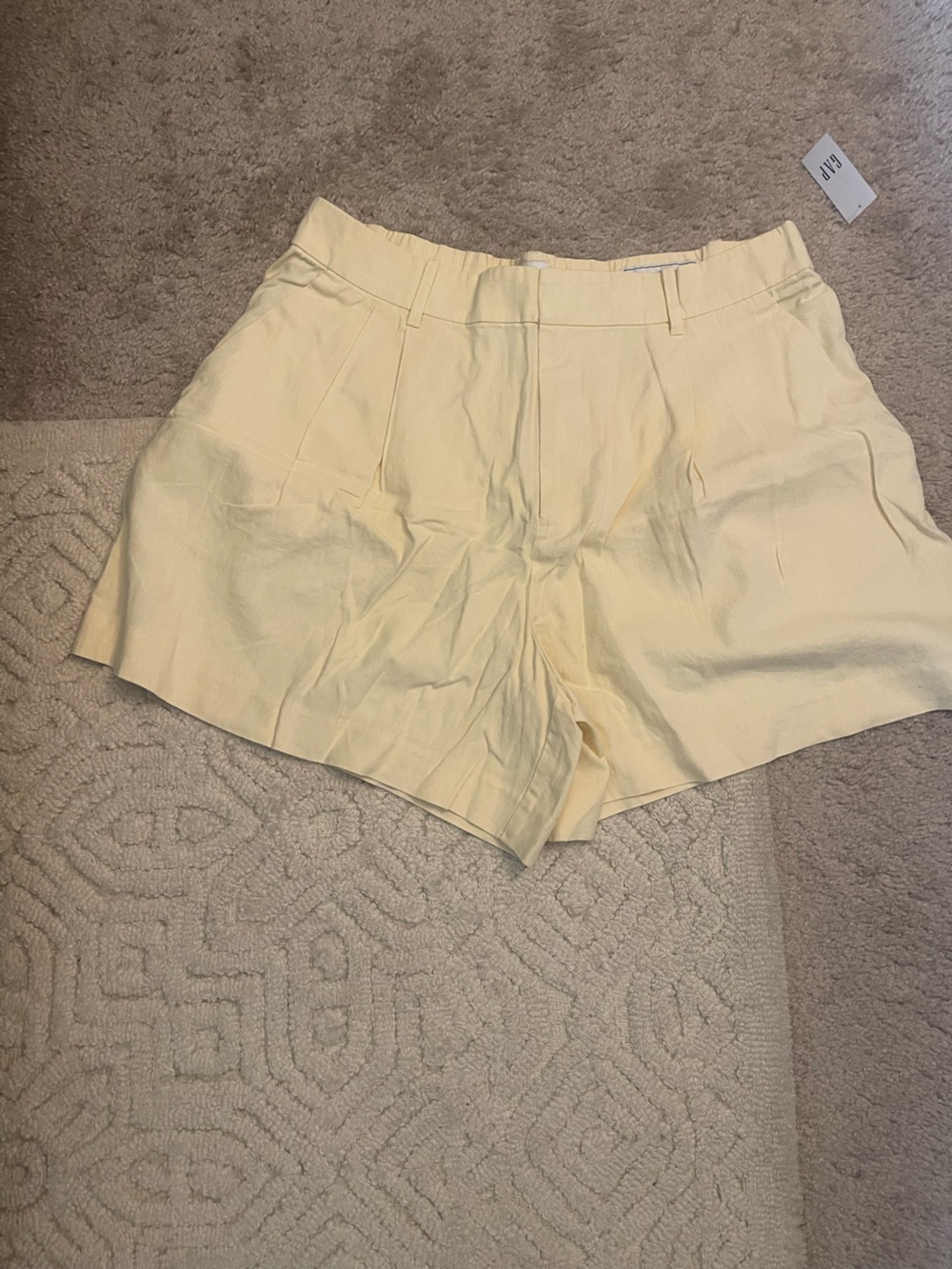 GAP Light Yellow and Kinen High-Waist Shorts